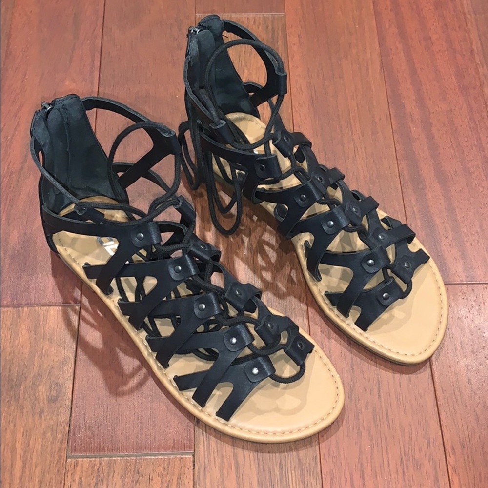 Size 8 black sandals